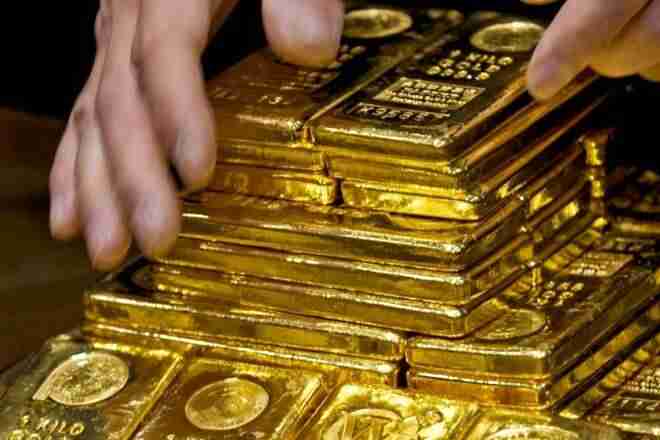 金期货落在盈利预订，全球线索; Silverweakens.