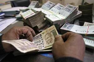 银行业务中的左轮手和交流者：HDFC银行领导，ICICI银行有所提高，但印度大学
