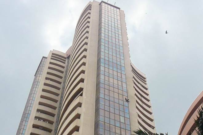 Sensex在穆迪的评级升级上结束了236点更高; HDFC Life Logs 19％在上市日