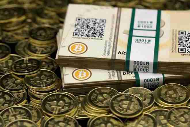 现在，比特币今天击中了12,000美元，首次迈出了12,000美元