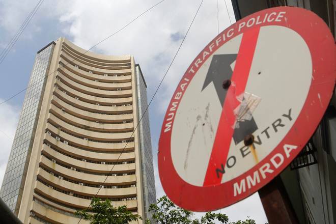 “扩大贸易逆差摊位市场：Sensex 64 PTS缺少35,000，Infosys，赫尔股价达到52周