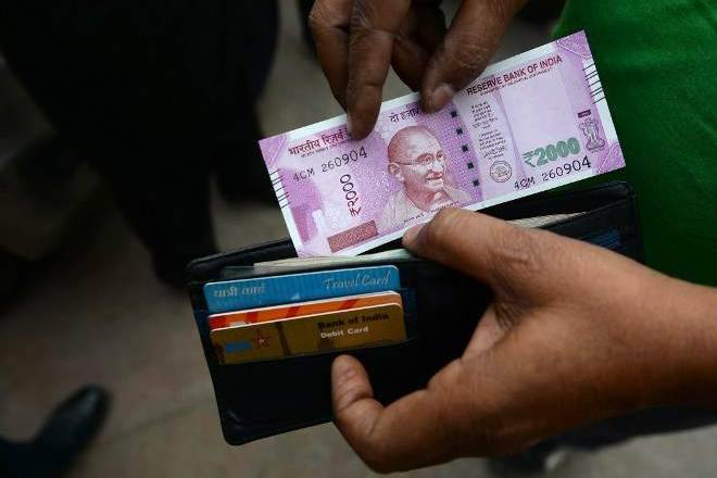 “Rupee兑美元拿着30辆棉花，因为退出民意调查预测Modi LED BJP获胜Ingujarat