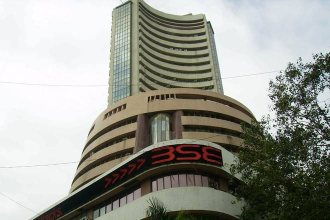股票市场在SC评委会之后爆发，在媒体前提高关注; Sensex从Day'Shigh下降了300分