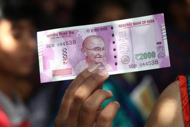 Rupee将12张棉花滑倒，因为SenseX TRIPS近250点