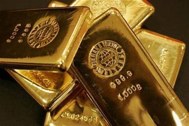 金牌在全球线索上攀登200卢比，珠宝商