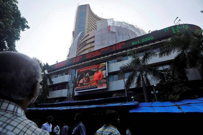 “Sensex Sheds 250点到33,000以下;漂亮下降1％; HCL Tech，Tata Steel，Tech Mahindra Plunge4％