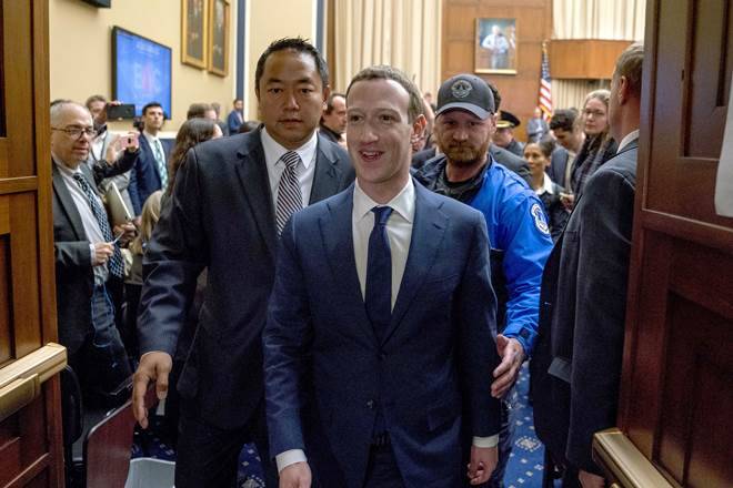 “Mark Zuckerberg未受伤美国国会烧烤，Facebook的股票上涨了4.5％