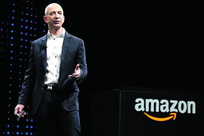 Jeff Bezos World的First Elecibillionaire：亚马逊老板的旅程击败比尔盖茨到福比斯列表的顶部