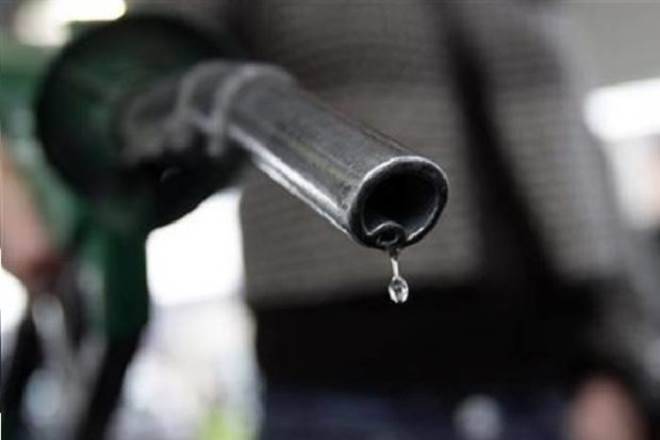 汽油，柴油价格今天：查看德里，孟买，加尔各答，钦奈的价格
