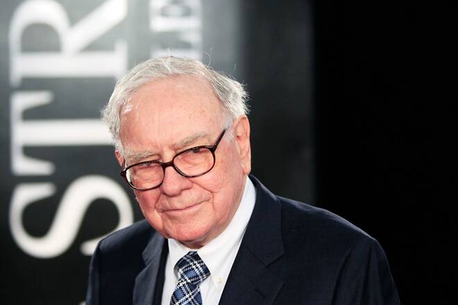 亿万富翁投资者Warren Buffett Scorns Tricky Wall Street会计但是捍卫者