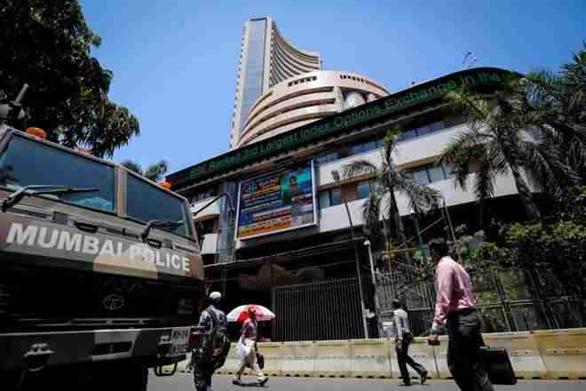 Sensex跳跃250点，漂亮回收11,300标记; HDFC，Reliance Industries Lead