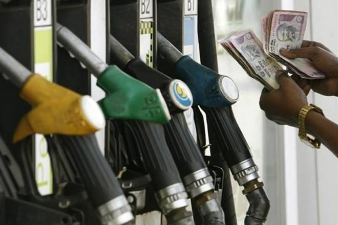 今天德里的汽油价格削减了6张棉花;检查其他额外费用