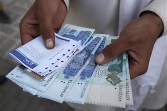 什么是巴基斯坦卢比翻滚的东西？中央银行责备'Masterces'