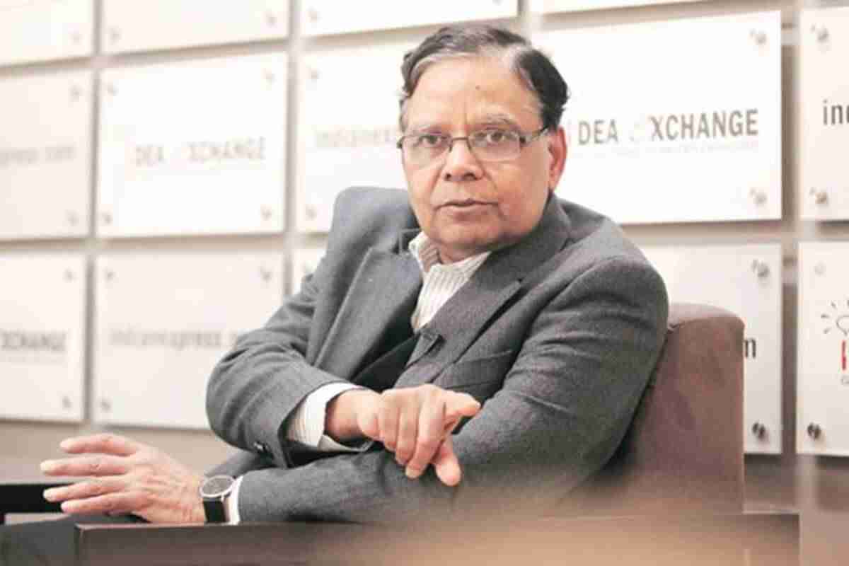 Arvind Panagariya表示，卢比贬值姗姗来迟，没有理由拖车