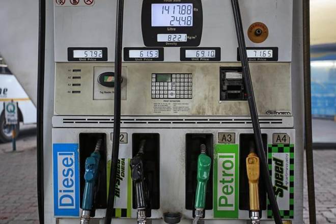 今天在德里的汽油价格为每升81.82卢比;检查孟买，加尔各答，金翁的燃料价格