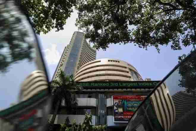 Reliance，TCS，HDFC Bank Stand Thall，因为更广泛的指数失去了Marketcap中的2 Lakh Cr