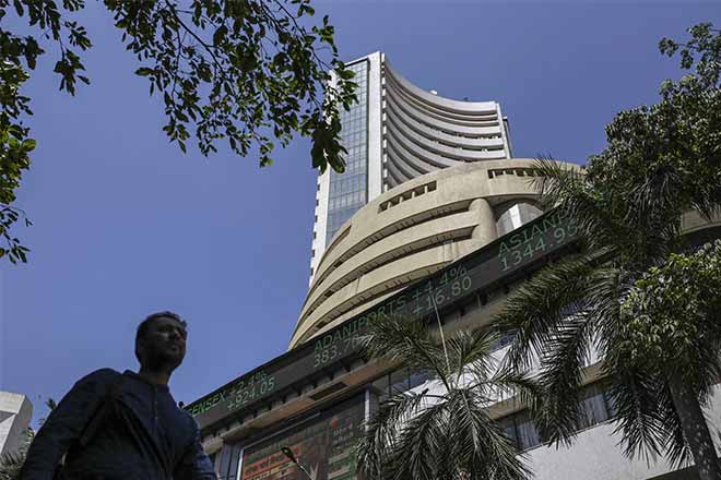 SenseX，纪录高的漂亮效果：投资者财富在今天的这一点上升了