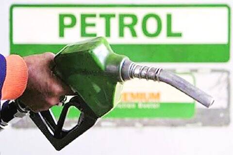 汽油，柴油价格连续第二天保持不变;查看价格Indelhi.