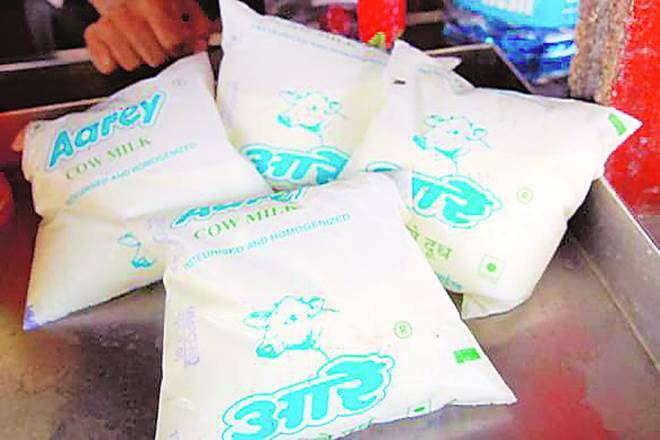 马哈拉施特拉乳制品所有者在塑料班后威胁要卖掉松散的牛奶