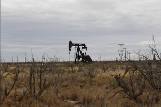 沙特油田袭击后石油升起，但经济衰退令人担忧的令人担忧