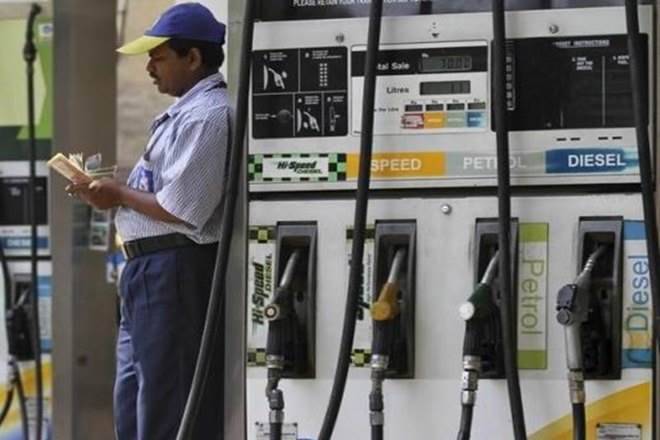 汽油价格落在德里的第六天;查看越野的价格