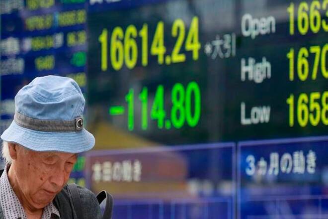 日经指数在波涛汹涌的贸易中下降;区域银行落在债券收益队