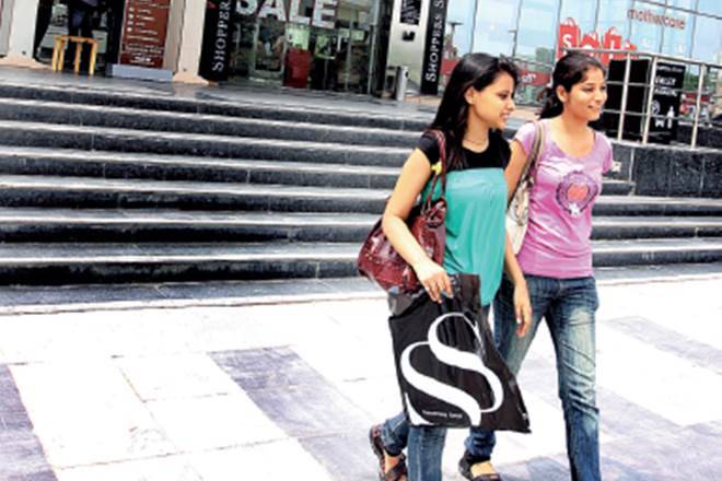 购物者停止评级'买'; Edelweiss说准备利润生长