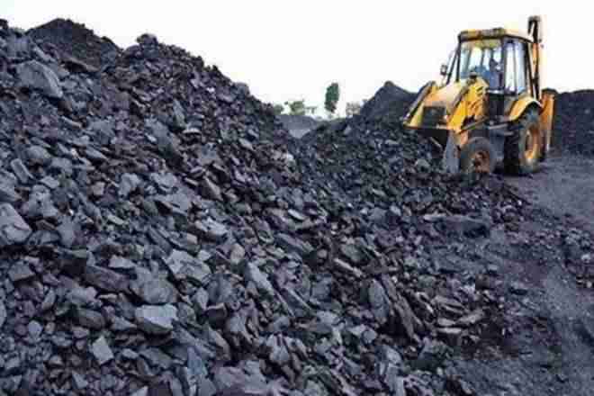 煤炭印度股价收益4％，因为第三个连续剧增加