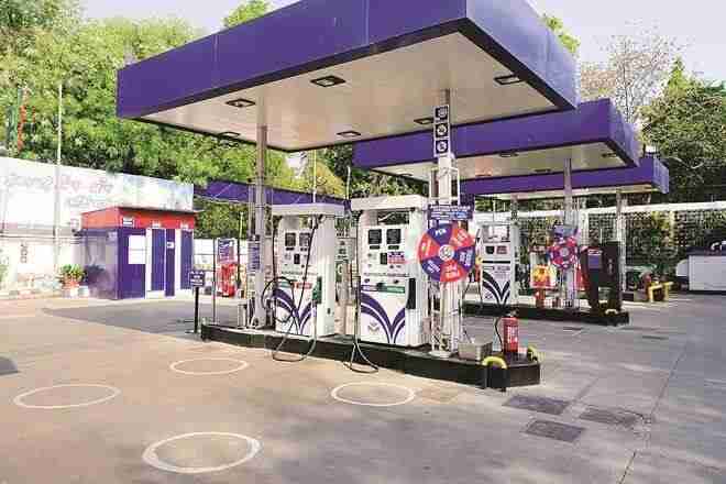 在德里政府提升增值税之后，汽油在柴油价格上涨，大规模徒步旅行;检查新费用