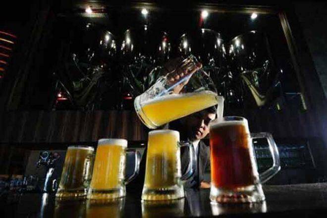 曼联啤酒店分享坦克5％作为Q4净滴Sharply