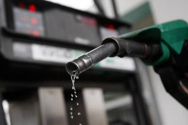 汽油价格在两年内首次在德里交叉80卢比;柴油价格在regreadhigh