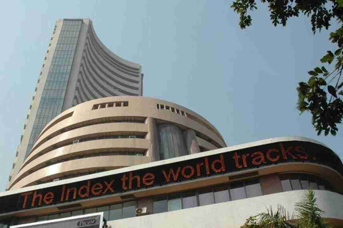 Sensex Rallies 835点作为银行，它是通行收费