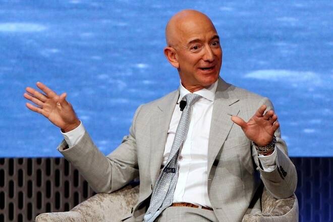 Jeff Bezos'财富高达2000亿美元，Elon Musk现在拥有超过1000亿美元;检查谁是摩托车
