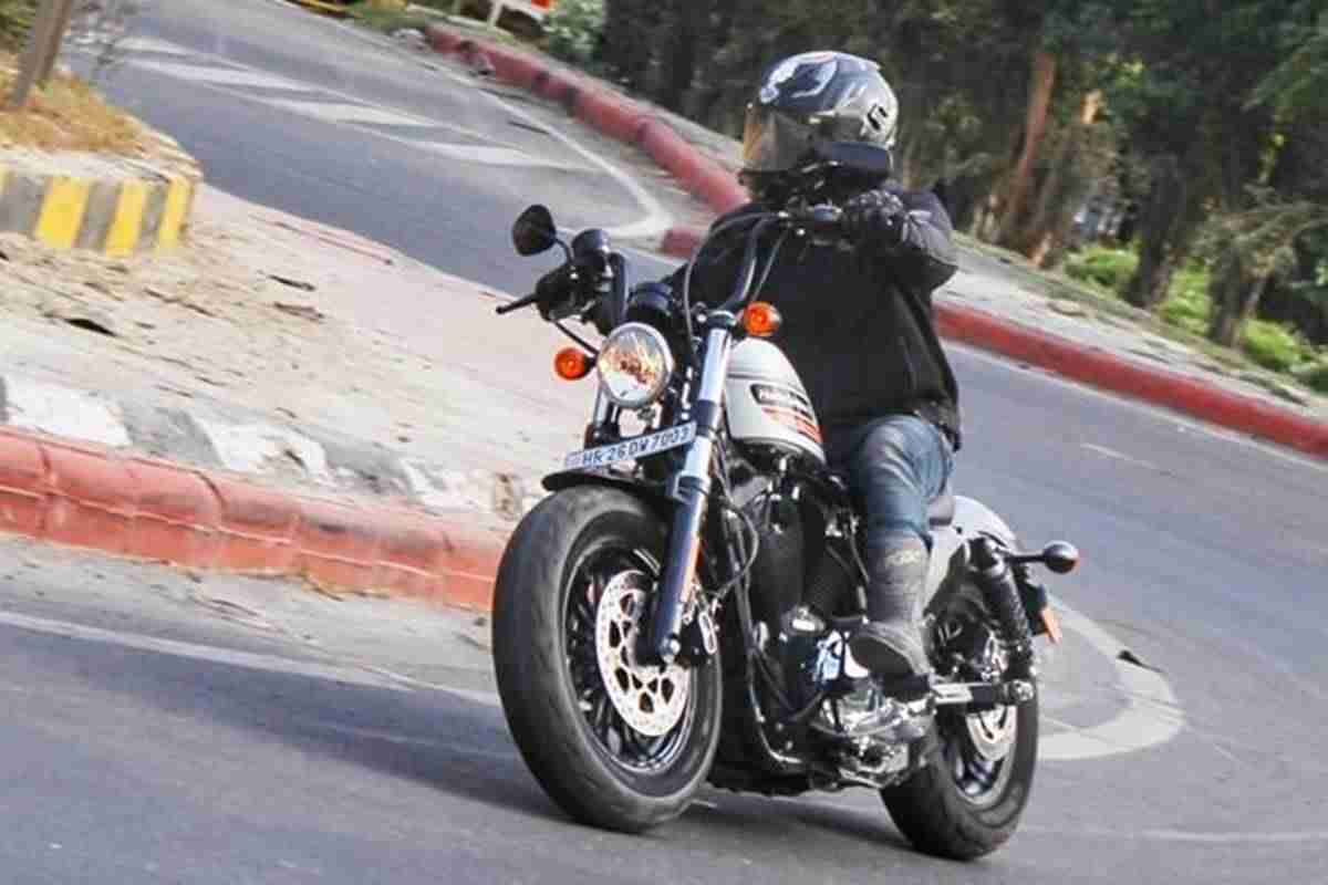 Hero Motocorp股价与Harley-Davidson合作超过4％，即使Sensex降至500pts也是如此