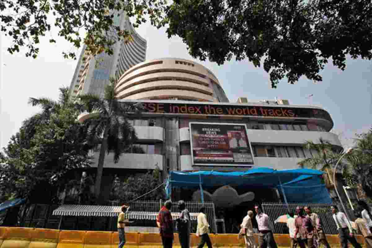 Sensex，漂亮的末端平面，边缘收益，镜像亚洲同龄人;金融拖动