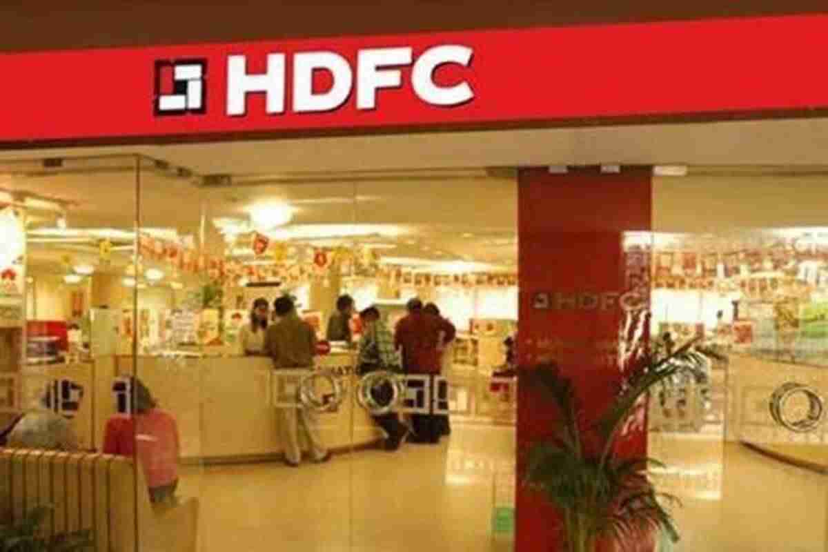 分析师角：HDFC AMC的超重，RS3,130的RS3,130的TP