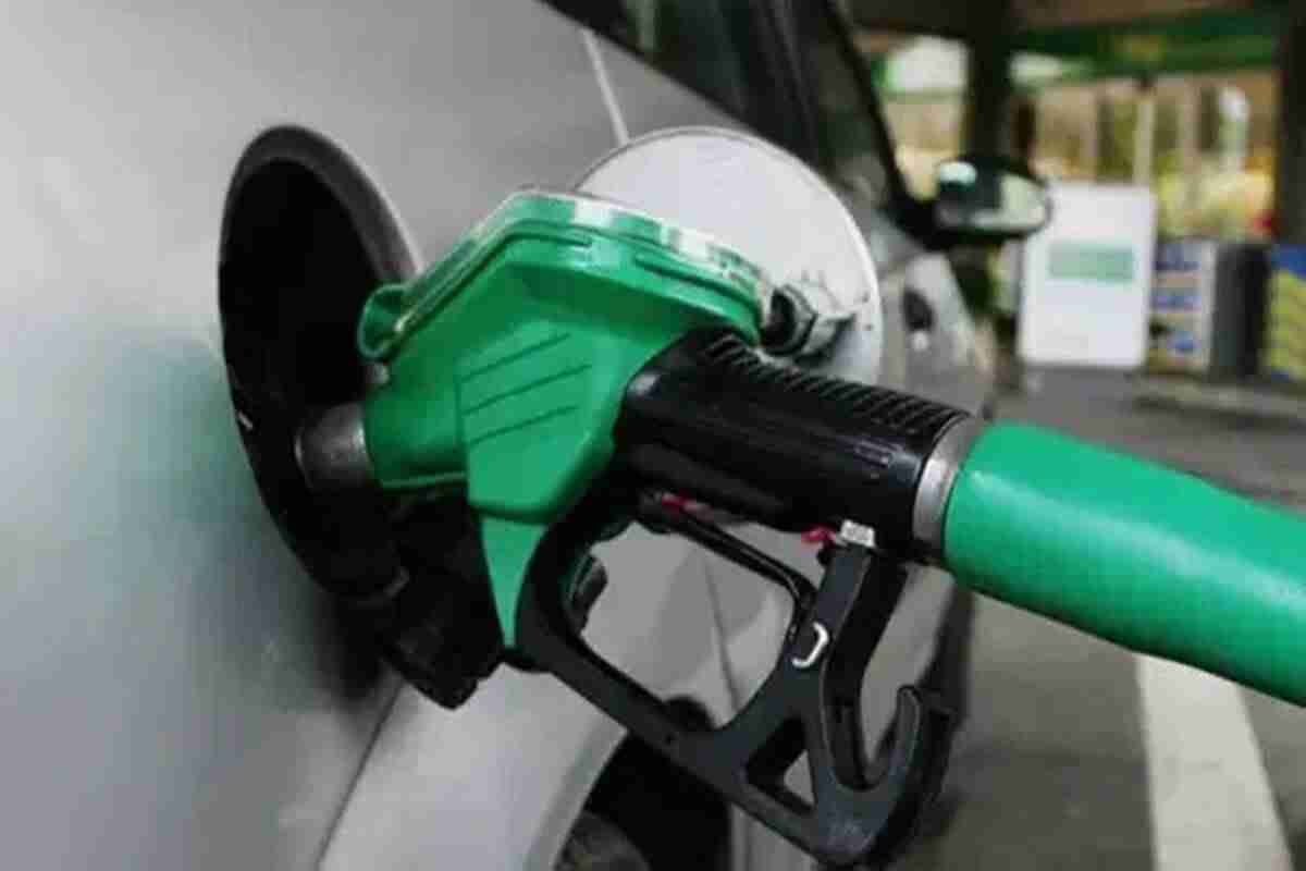 汽油价格越过德里的卢比88号，柴油违反了85卢比