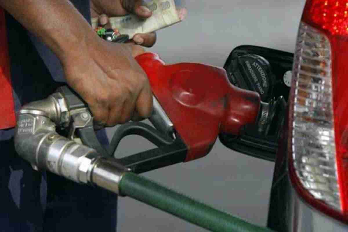 拉贾斯坦邦的汽油在99.87卢比; LPG，ATF价格