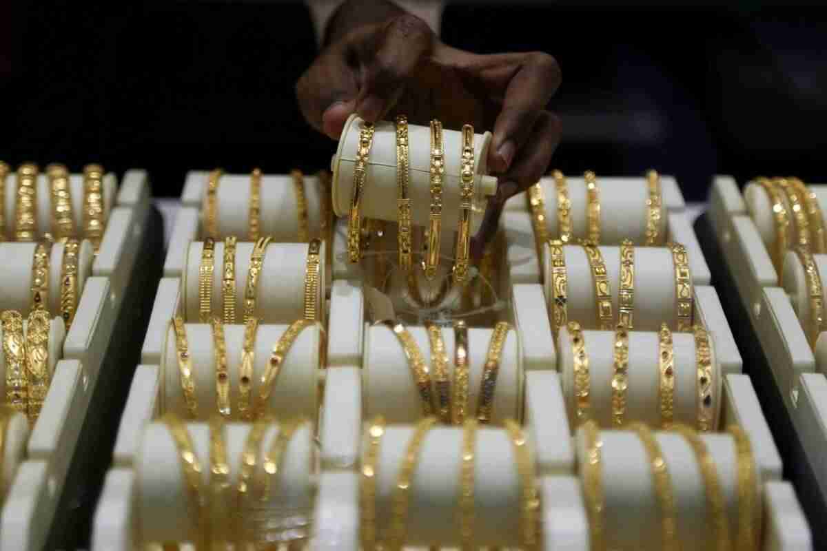 黄金价格贸易平，仍低于45,000卢比;分析师表示，MCX黄金可能低于每10英镑44,000卢比