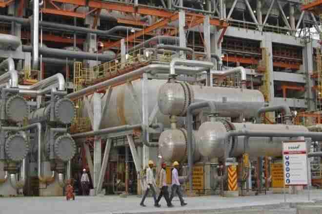 石油，天然气炼油厂设定在数字技术上花费更多