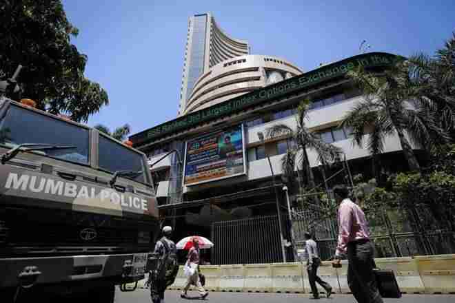 4个蓝筹股，试图将Sensex Up and Sensex升起