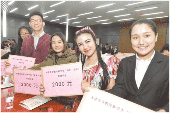 耕耘公益事业不止步，天津领先控股集团李建新爱心助力学子