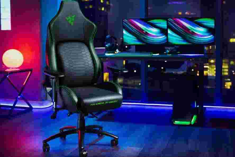 “Razer的第一款游戏椅是弯曲的Secretlab Omega  Titan