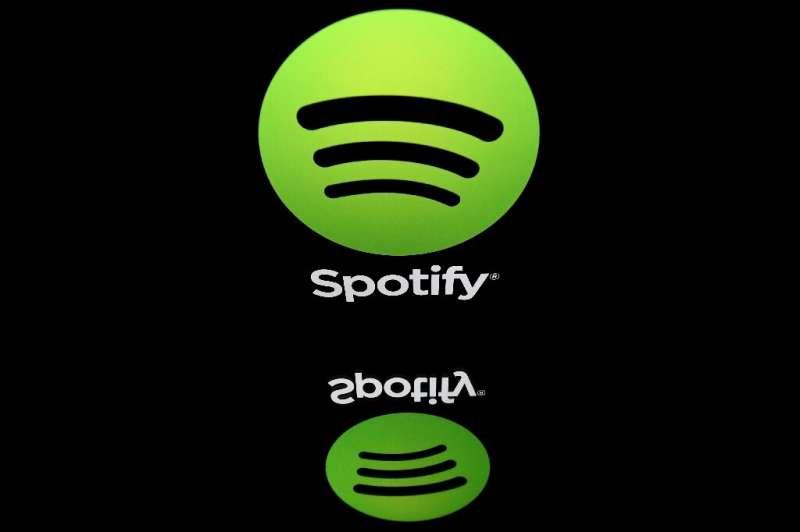 “Spotify通过播客订阅来反击Apple