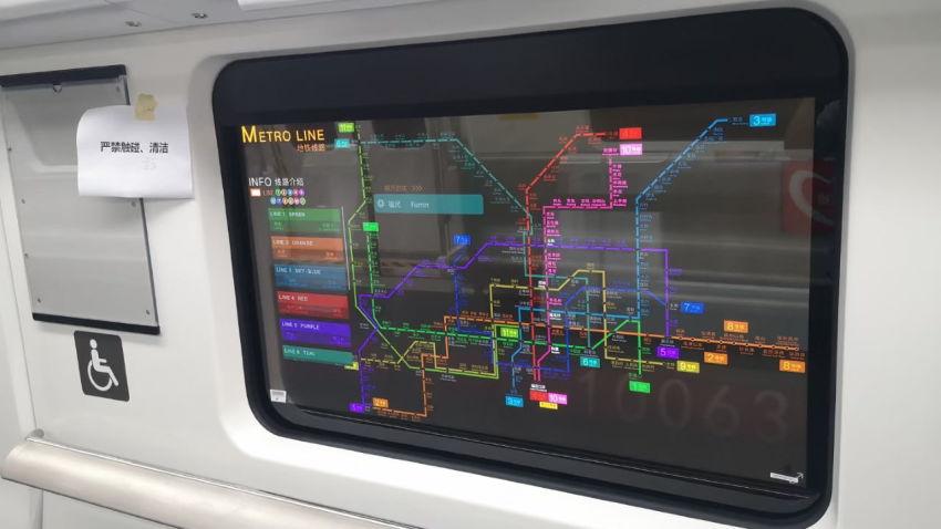 “LG用透明的OLED显示屏取代地铁列车窗口