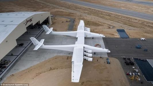 Stratolaunch从世界上最大的飞机上发射高超音速飞行器