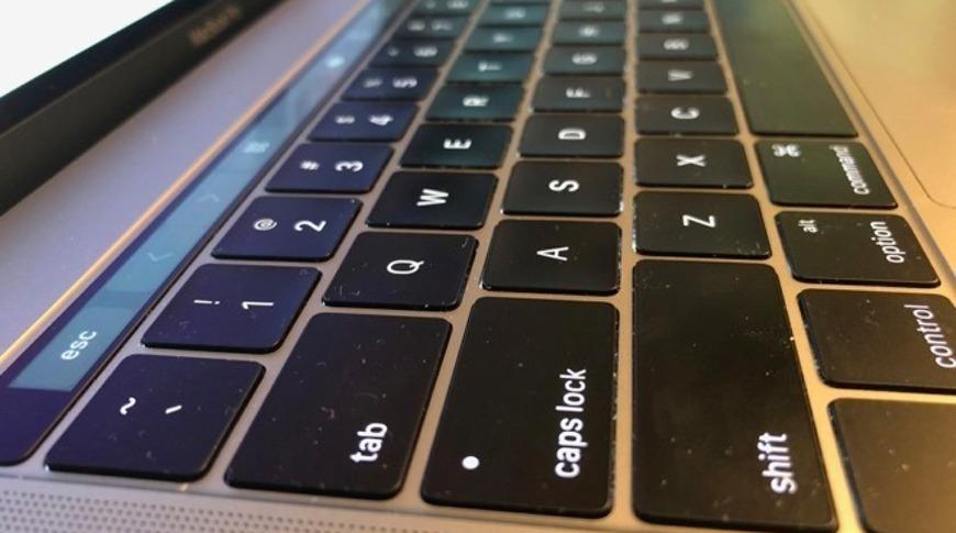 “未来的MacBook Pro可能会使用可变形的触摸屏键盘代替机械键