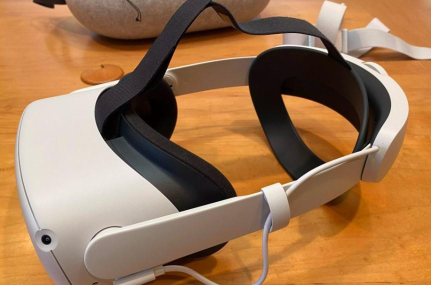 带电池的Oculus Quest 2 Elite腕带实际上是必备的VR配件