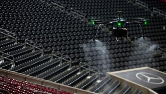 “无人机 被亚特兰大的梅赛德斯-奔驰体育场部署消毒