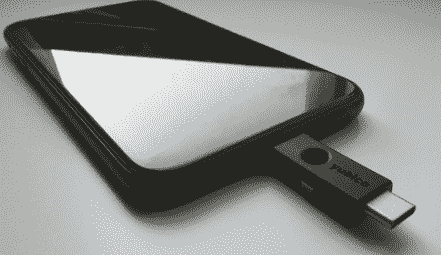 Yubico 的 YubiKey 是高质量且易于使用的硬件安全密钥